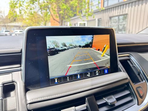 Used 2022 Chevrolet Tahoe Z71 w/ Luxury Package AWD/4WD image 19
