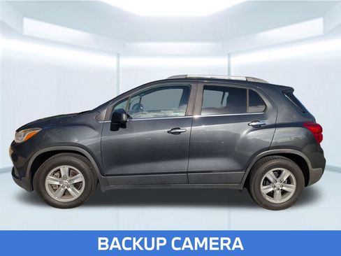 Used 2018 Chevrolet Trax LT w/ LT Convenience Package FWD image 2