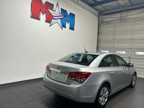 Used 2012 Chevrolet Cruze LS FWD image 3
