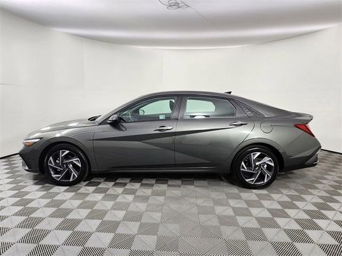 Certified 2025 Hyundai Elantra Sport image 2