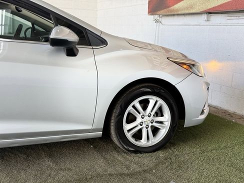 Used 2018 Chevrolet Cruze LT image 11