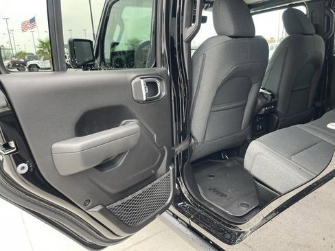 New 2025 Jeep Gladiator Sport image 17