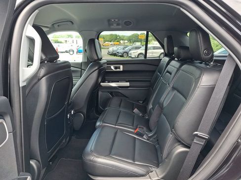 Used 2020 Ford Explorer XLT w/ Equipment Group 202A AWD/4WD image 11