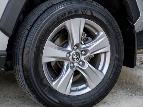 Used 2022 Toyota RAV4 LE AWD/4WD image 50