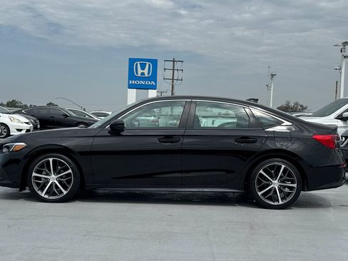 Used 2022 Honda Civic Touring image 2