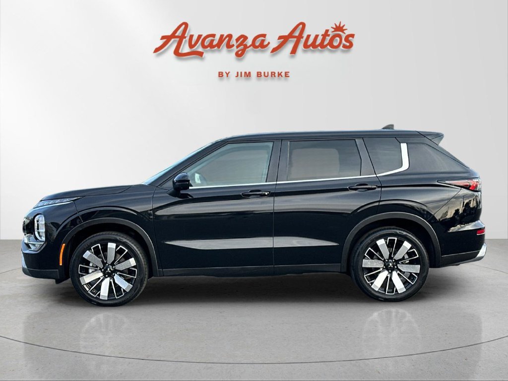 Used 2025 Mitsubishi Outlander SE AWD/4WD image 2