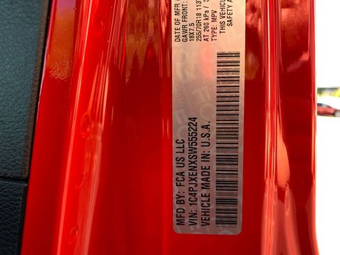 Used 2025 Jeep Wrangler Sahara image 28