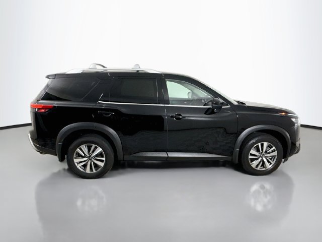 Used 2025 Nissan Pathfinder SL AWD/4WD image 8