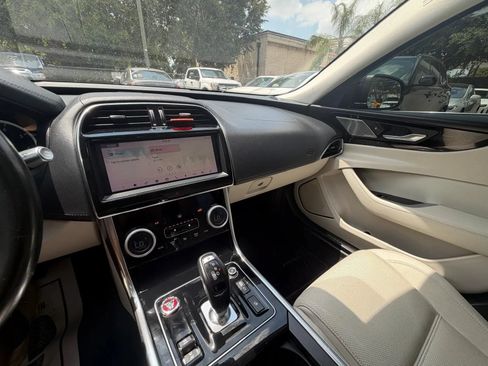 Used 2020 Jaguar XE S RWD image 13