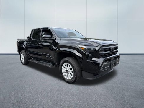 Used 2025 Toyota Tacoma SR5 AWD/4WD image 4