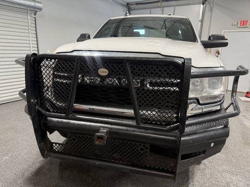 Used 2022 RAM 2500 Tradesman w/ Chrome Appearance Group AWD/4WD image 2
