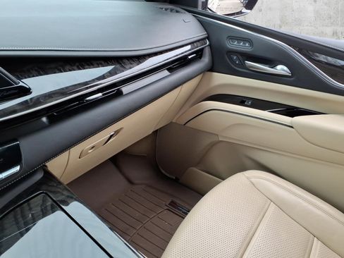 Used 2023 Cadillac Escalade Premium Luxury AWD/4WD image 22