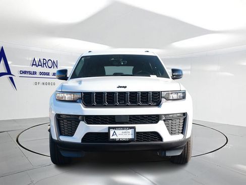New 2026 Jeep Grand Cherokee L 2WD image 4