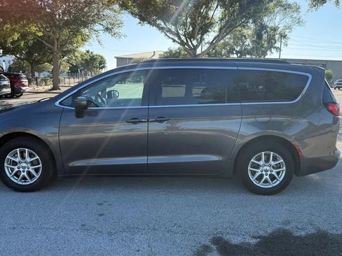 Used 2021 Chrysler Voyager Lxi FWD image 2