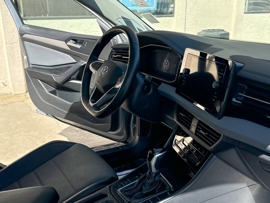 Used 2025 Volkswagen Jetta SE FWD image 20