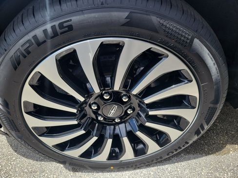 Certified 2024 Lincoln Navigator Black Label AWD/4WD image 6
