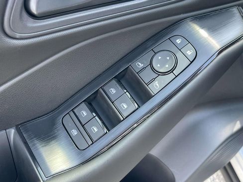 Used 2025 Nissan Rogue S image 14