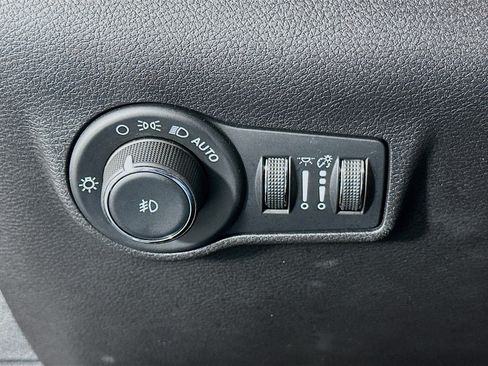 Used 2025 Jeep Compass Limited AWD/4WD image 17