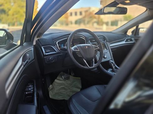 Used 2014 Ford Fusion Titanium FWD image 29