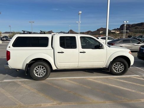 Used 2021 Nissan Frontier SV image 1