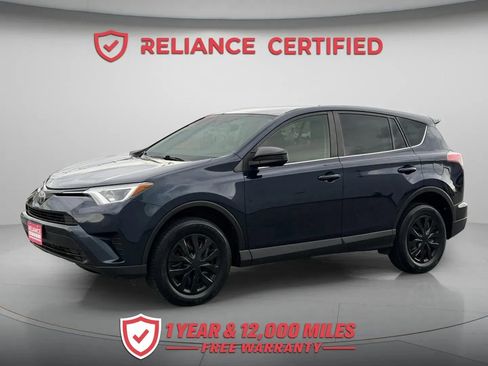 Used 2017 Toyota RAV4 LE AWD/4WD image 2