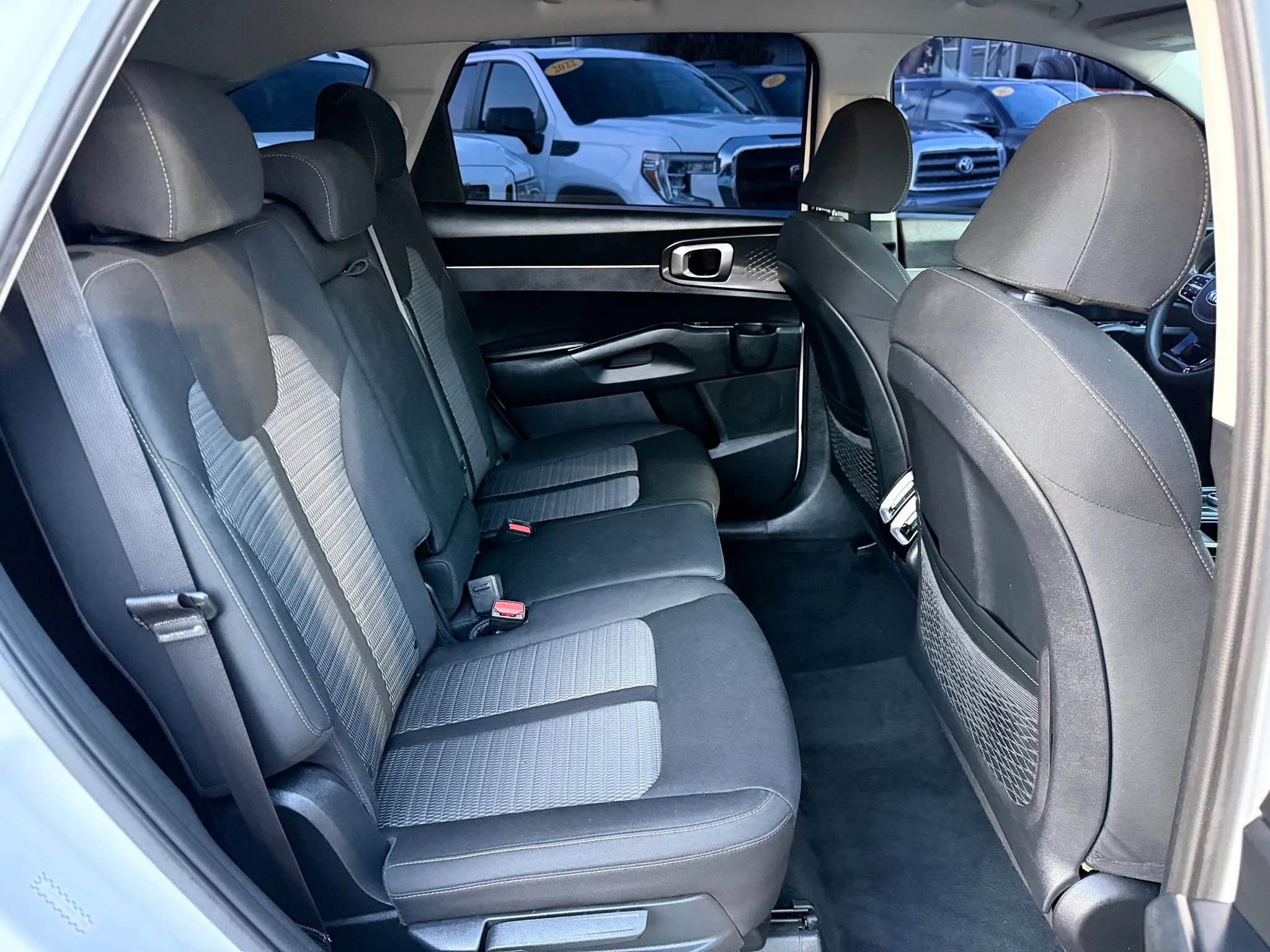 Used 2021 Kia Sorento LX AWD/4WD image 19