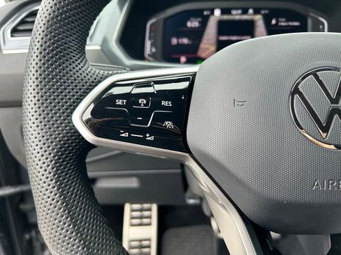 Used 2022 Volkswagen Tiguan SEL R-Line AWD/4WD image 14