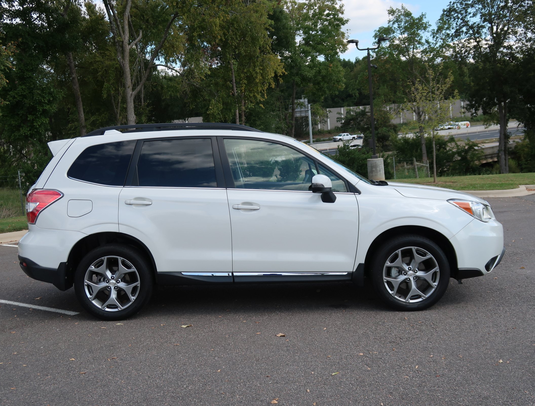 Used 2016 Subaru Forester 2.5i Touring w/ Eyesight & Navigation System AWD/4WD image 9