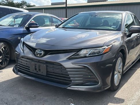 Used 2021 Toyota Camry LE FWD image 9