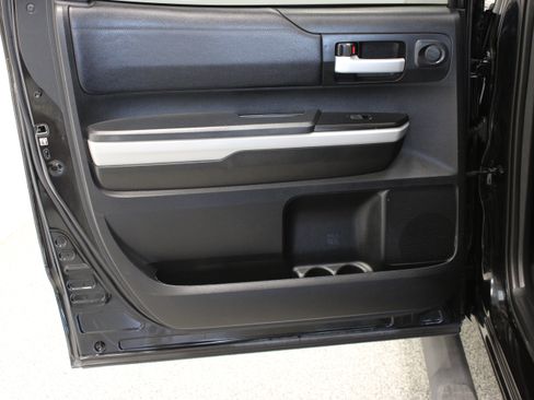 Used 2019 Toyota Tundra SR5 w/ SR5 Upgrade Package AWD/4WD image 27