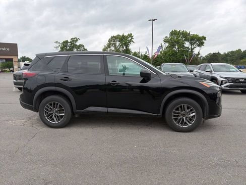 Used 2024 Nissan Rogue S FWD image 3