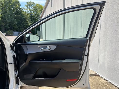 Used 2023 Kia Forte LXS w/ LXS Technology Package FWD image 19