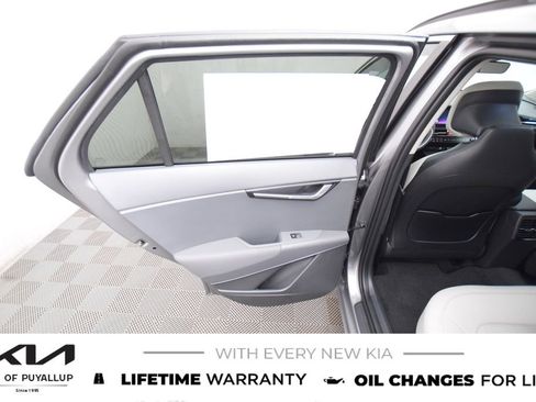 New 2025 Kia Niro EX Touring image 11