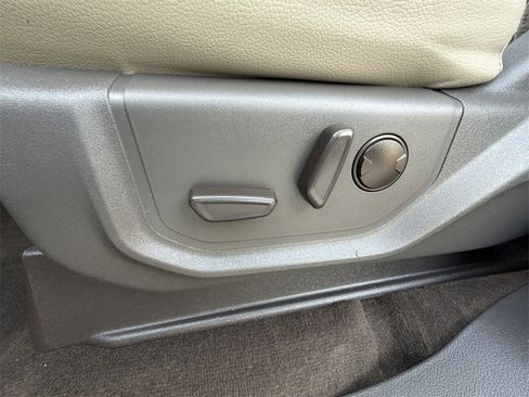 Used 2021 Ford Expedition XLT image 24