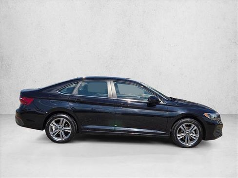 Used 2024 Volkswagen Jetta SE FWD image 4