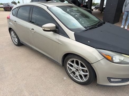 Used 2015 Ford Focus SE w/ Equipment Group 201A FWD image 4