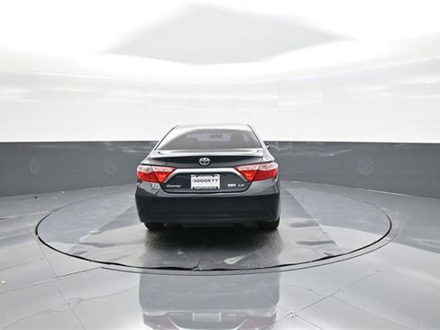 Used 2015 Toyota Camry LE image 11
