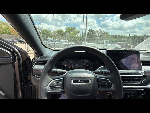 Used 2023 Jeep Compass Trailhawk image 11