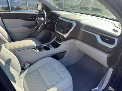 Used 2023 GMC Acadia SLE image 10