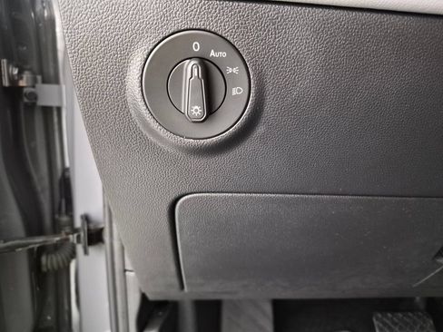 Used 2023 Volkswagen Taos SE w/ Panoramic Sunroof Package FWD image 12