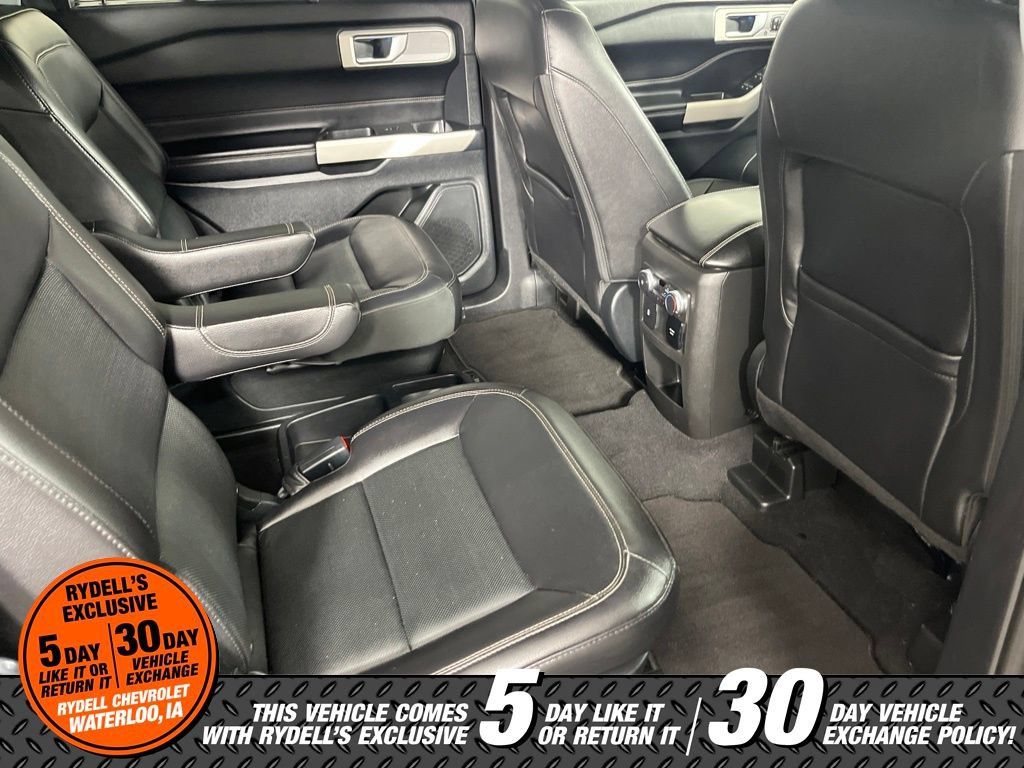 Used 2021 Ford Explorer Limited w/ Equipment Group 301A AWD/4WD image 17