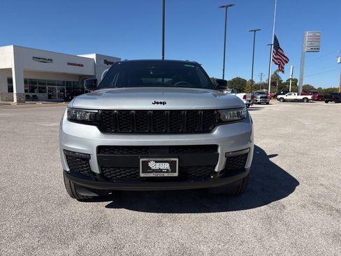 New 2025 Jeep Grand Cherokee L Limited w/ Trailer Tow Package image 8