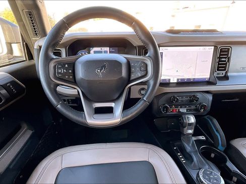 Used 2022 Ford Bronco Wildtrak image 5