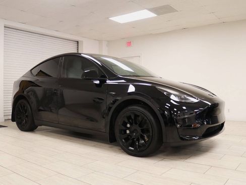 Used 2023 Tesla Model Y Long Range AWD/4WD image 5