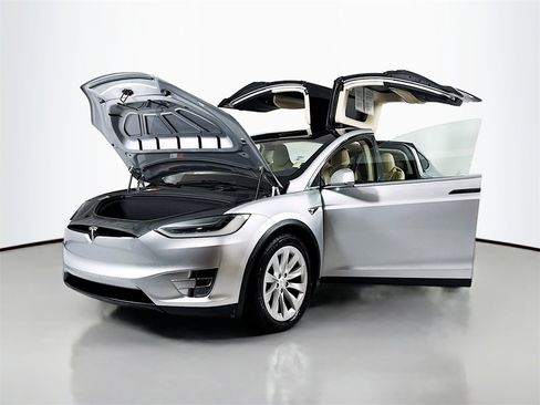 Used 2017 Tesla Model X 100D image 21