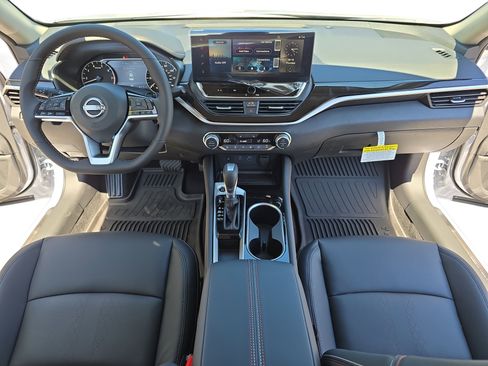New 2025 Nissan Altima 2.5 SR w/ SR Premium Package image 9