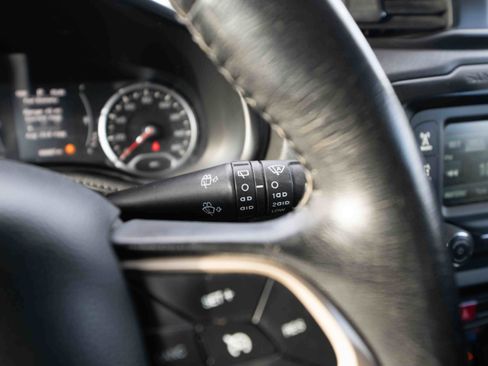 Used 2016 Jeep Renegade 75th Anniversary image 13