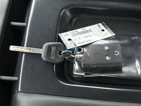 Used 2015 GMC Sierra 1500 SLE w/ SLE Value Package image 34