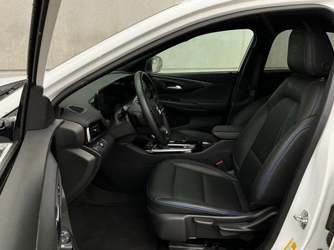 Used 2025 Buick Envista Sport Touring image 10