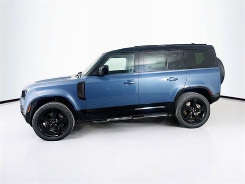 Used 2025 Land Rover Defender 110 X-Dynamic SE image 8